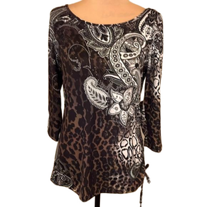 The pyramid collection animal print floral top size small